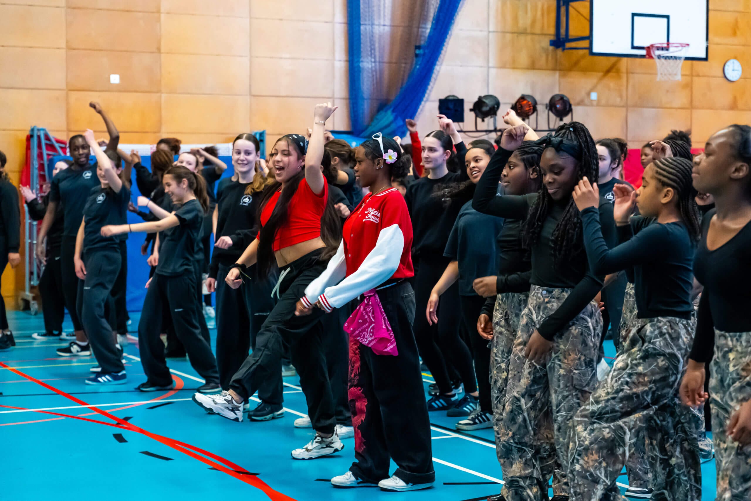 STEPAROUNDTOWN010425 Marbleandsky-02 | Royal Academy of Dance